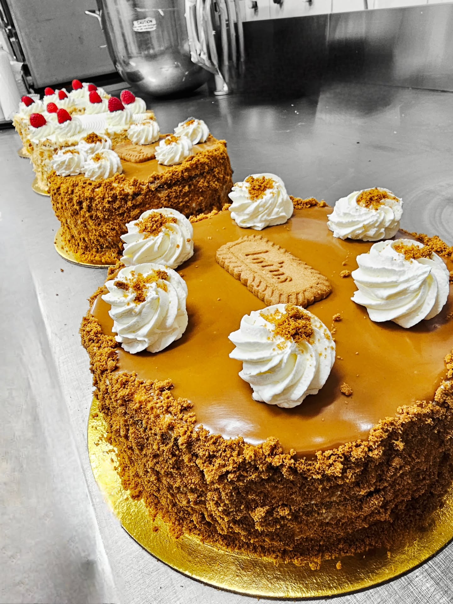 A whole caramel cake finished with cream and speculoos biscuit, subject to availability